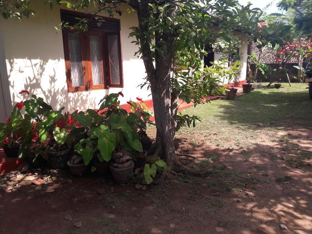 Pradeepa house Appartement Unawatuna Buitenkant foto